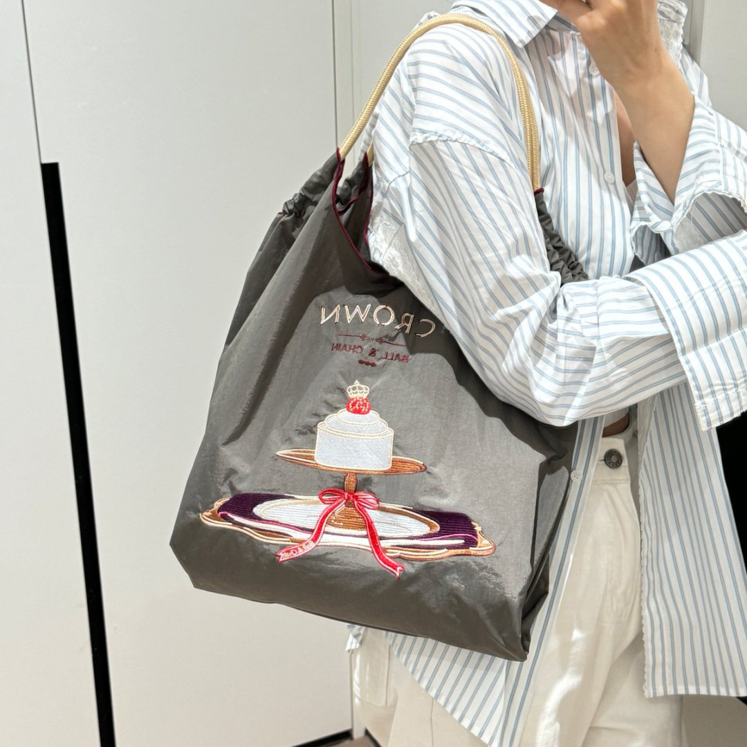 다크 그레이 크라운 케이크