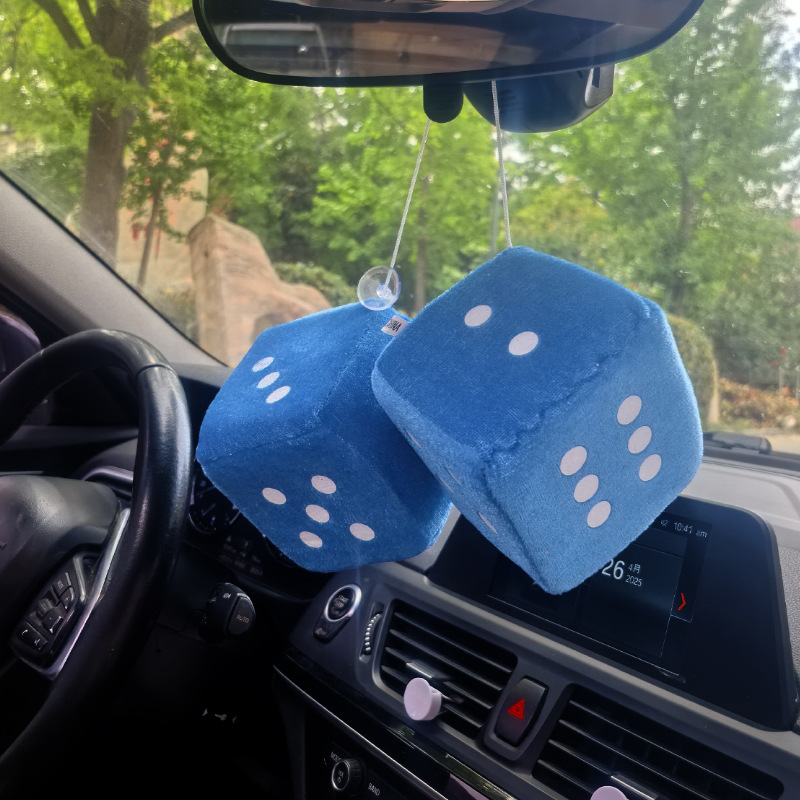 Colgante de accesorios de automóvil transfronterizo, colgante de automóvil, dados de felpa, colgante de automóvil, amor, Amazon