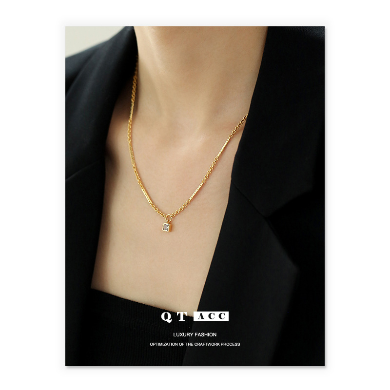 Brass fashionable design pendant