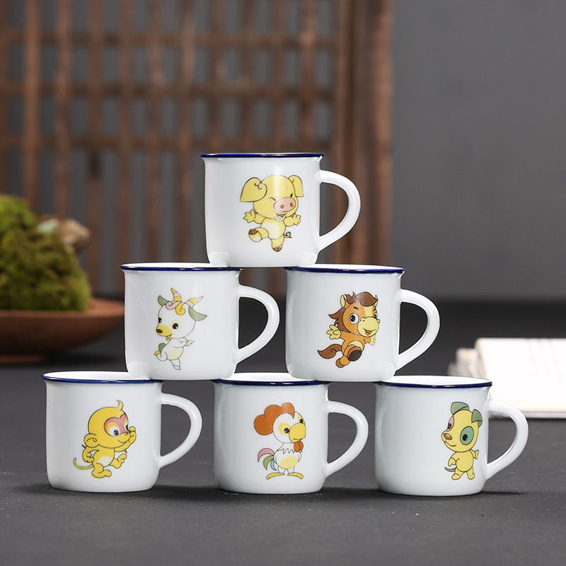 Tazas de cerámica nostálgicas tazas de vino recuerdos tazas de vino 1 yuan 2 yuanes fuente al por mayor creativa encantadora taza de menú de esmalte imitación retro