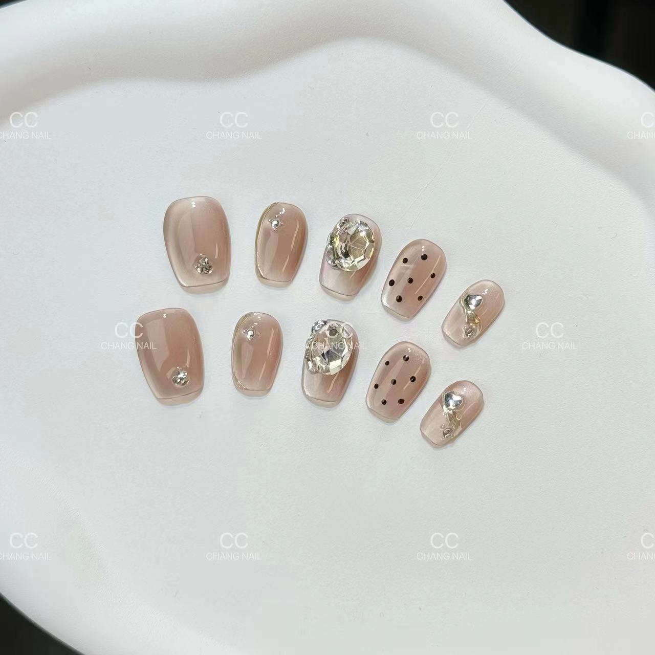 Manicura francesa, armadura de vestir hecha a mano, nuevo ojo de gato, lunares, diamante intermitente, estilo corto de alta gama, blanco