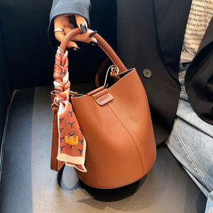 PS46885# 小众设计时尚通勤手提水桶包包女夏新款新款高级感百搭斜挎包 包包批发女包直播货源