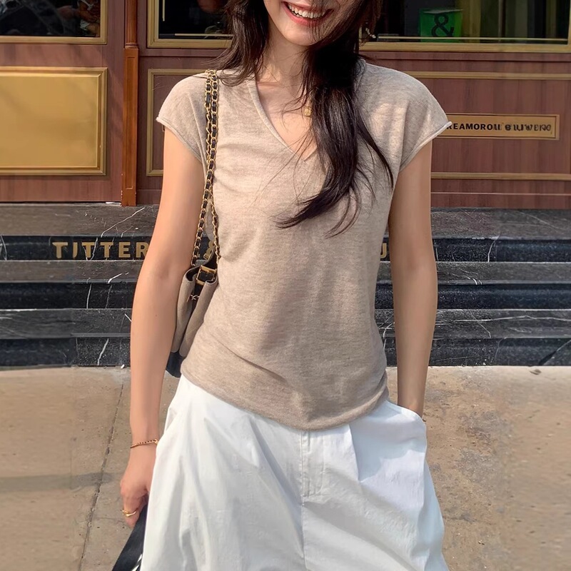 Pusumede Casual V-Neck Rolled-Edge Knit Short-Sleeve T-Shirt for Women, Loose Fit with Small Flutter Sleeves