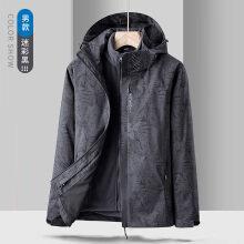 Otoño e invierno pareja ropa al aire libre tres en uno chaqueta de hoja de arce polar interior a prueba de viento impermeable ropa de Montañismo al por mayor