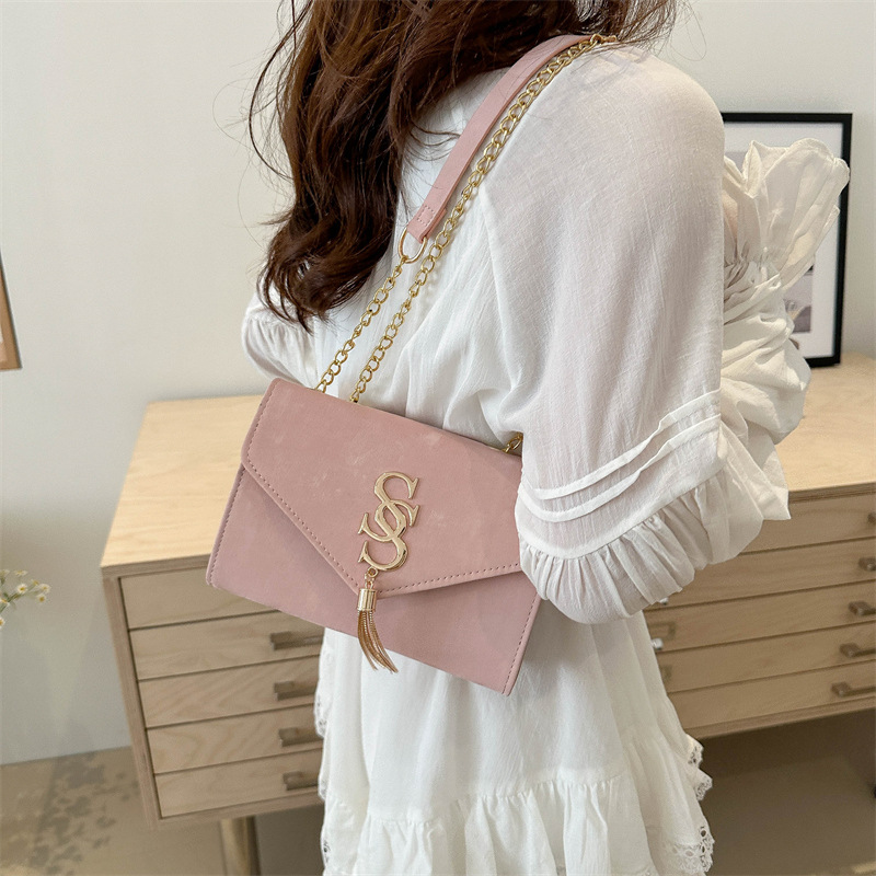 Bolsos de textura superior para mujeres 2024 nueva moda cadena de borda pequeña bolsa cuadrada para mujeres de viaje universal mochila de hombro