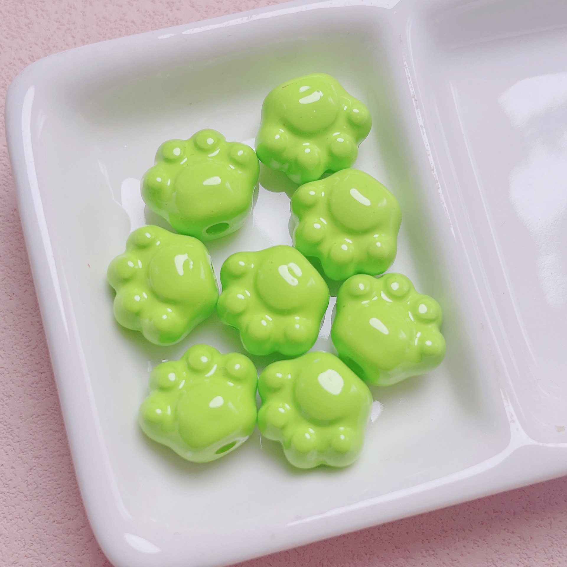 Acrílico lindo pintura garra de gato a través del agujero cuentas sueltas bricolaje hecho a mano cadena de teléfono móvil material de llavero accesorios de joyería