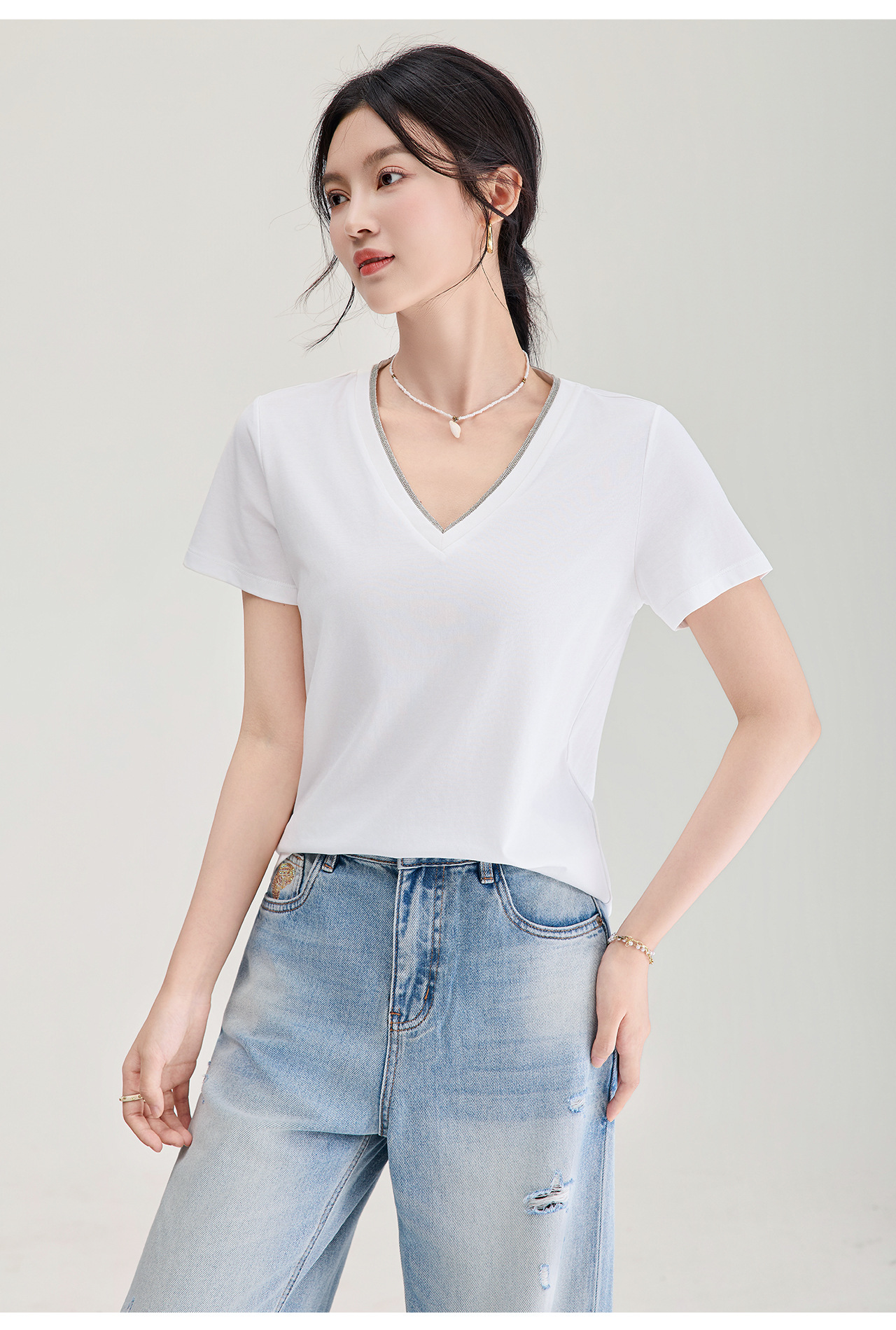 Áo thun nữ cổ V ngắn tay đính đá phong cách công sở — màu trắng chi tiết 20