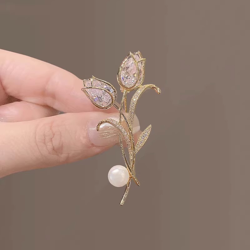 2023 high-end Tulip brooch elegant suit pin accessories niche design high-grade Pearl corsage female