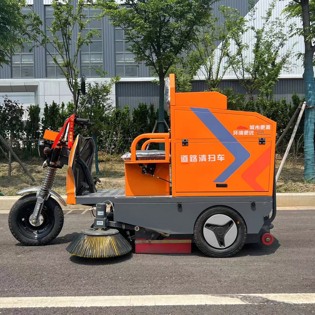 厂家供应座驾式扫地机小区物业环卫清扫车电动车三轮商场扫地机