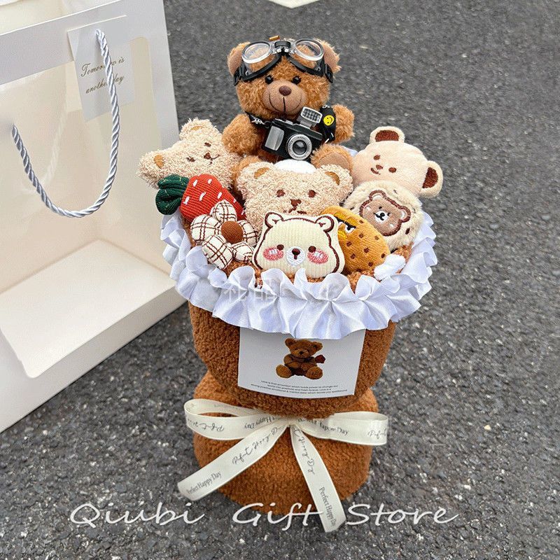 Camera brown bear bouquet + gift bag greeting card