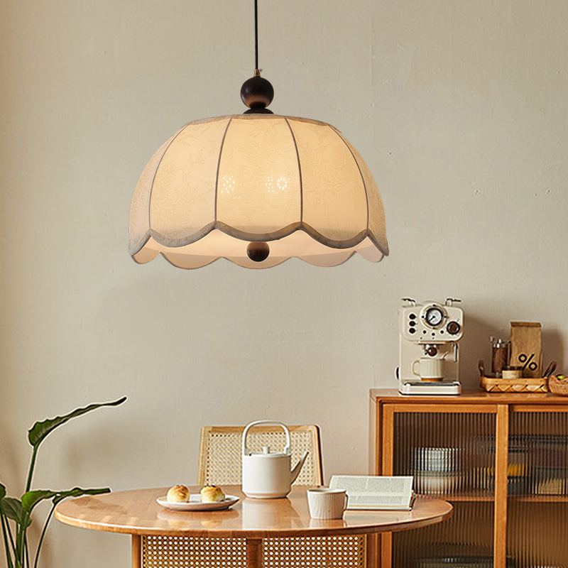 Nuevo estilo chino lámpara de dormitorio candelabro estilo francés Nanyang tela impresa lámpara de estudio estilo antiguo lámpara de comedor de nuez