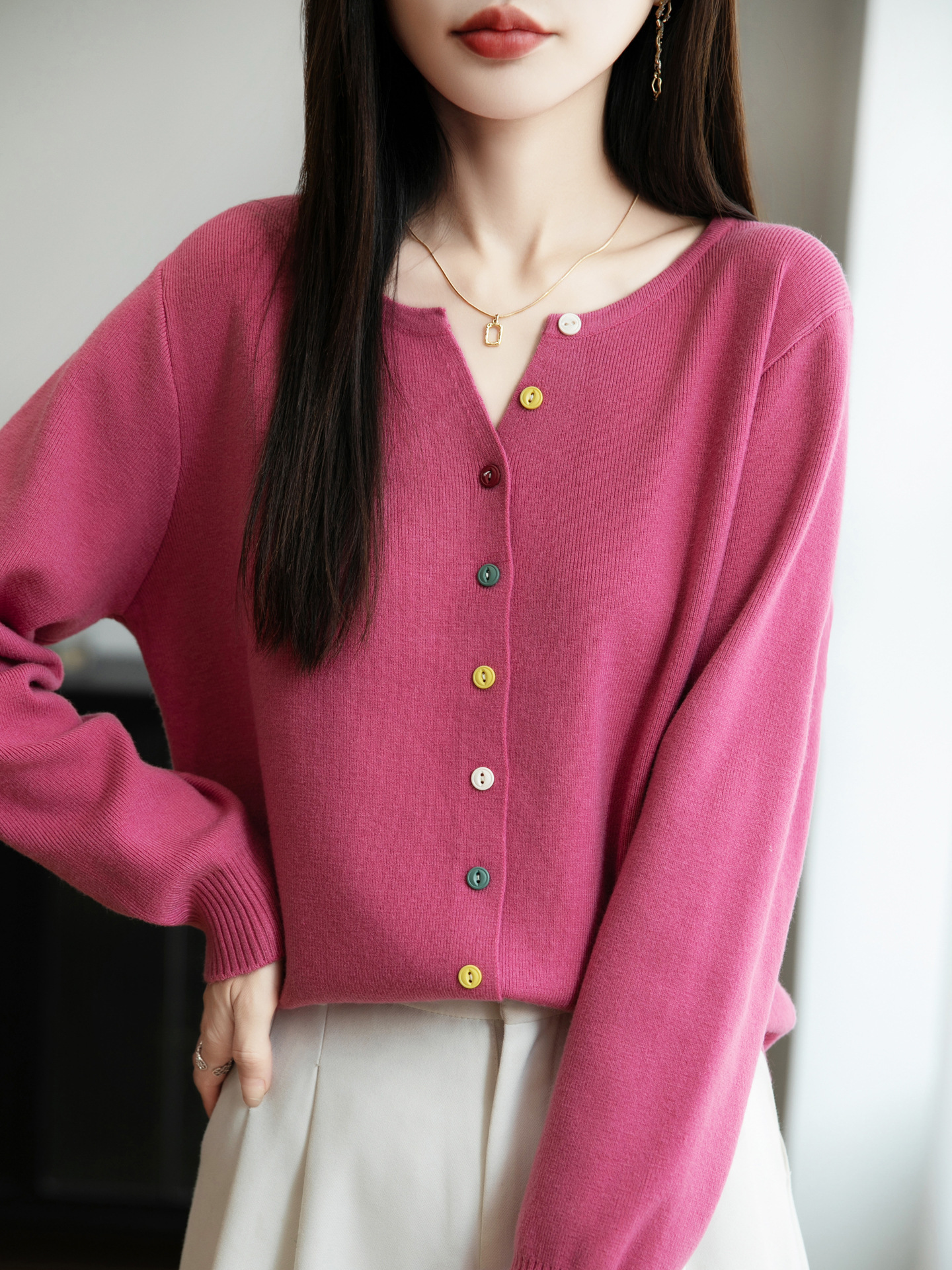 25年早秋新款安迪绒V领针织开衫长袖女彩扣纯色宽松百搭上衣外套