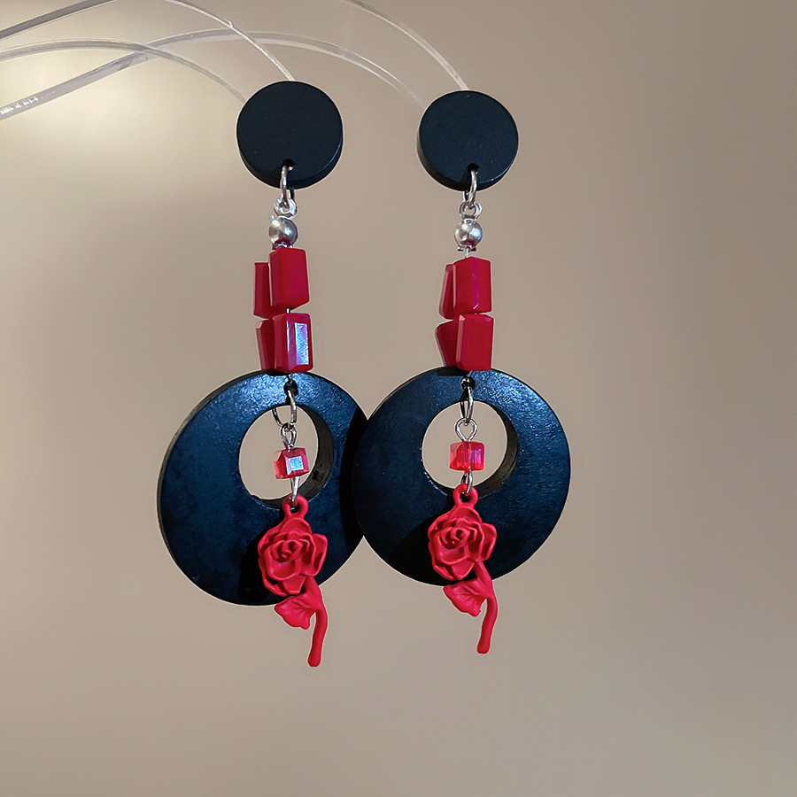 銀の針の黒色の水晶の項の幾何学のピアスの小さい大衆の百合のイヤリングのファッションの気質の軽くて豪華な高級感の耳飾りの卸売り