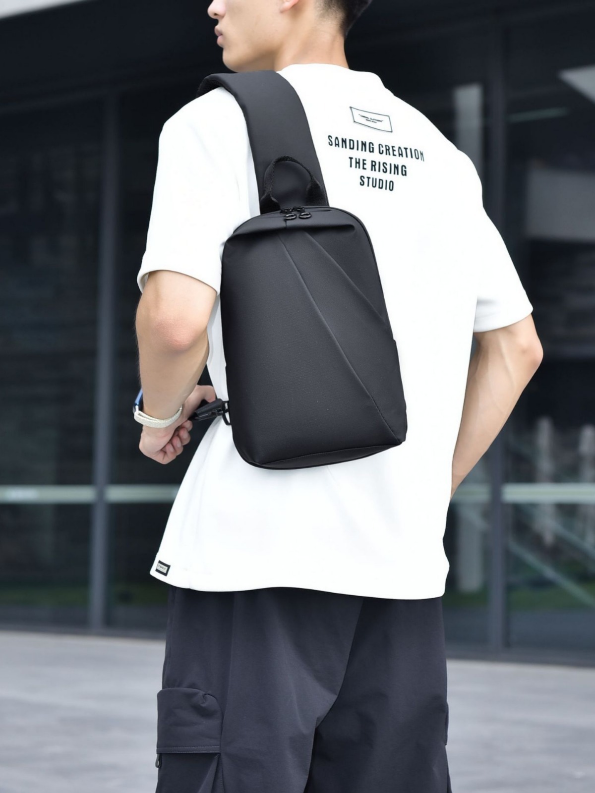 Seleccione estrictamente la tendencia de negocios simple bolso de pecho de hombre moda transfronteriza coreana película de piel de hombro a prueba de salpicaduras mochila de color sólido