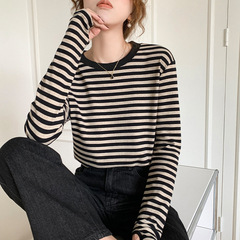 女性のための卸売ストライプ長袖 T シャツ 2025 初秋の新しいラウンドネックルーズボトムシャツ綿のトップス