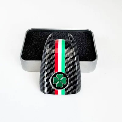 Car logo: Romeo Giulia Modified Original Car - four-leaf-clover-three-color-pattern-black-carbon-fiber-back-cover