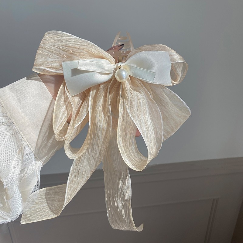 Elegant hairgrip with bow