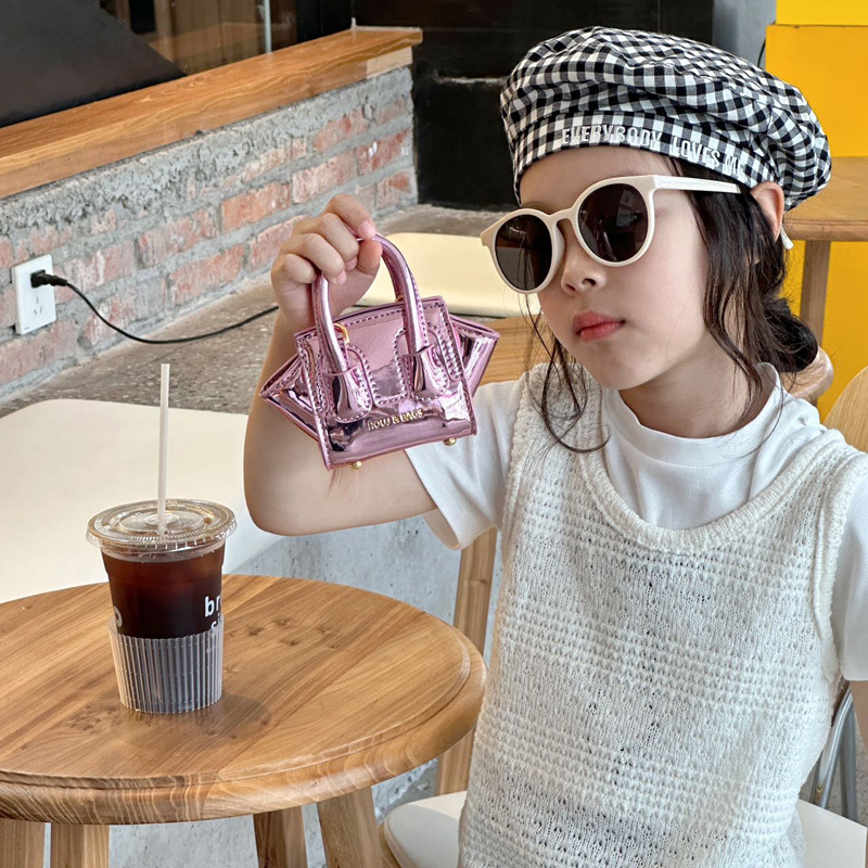 Bolso de hombro para niños y niñas de estilo coreano Bolso de mensajero para niños de color sólido de charol láser fresco de moda Bolso para niños de comercio exterior de cadena nueva