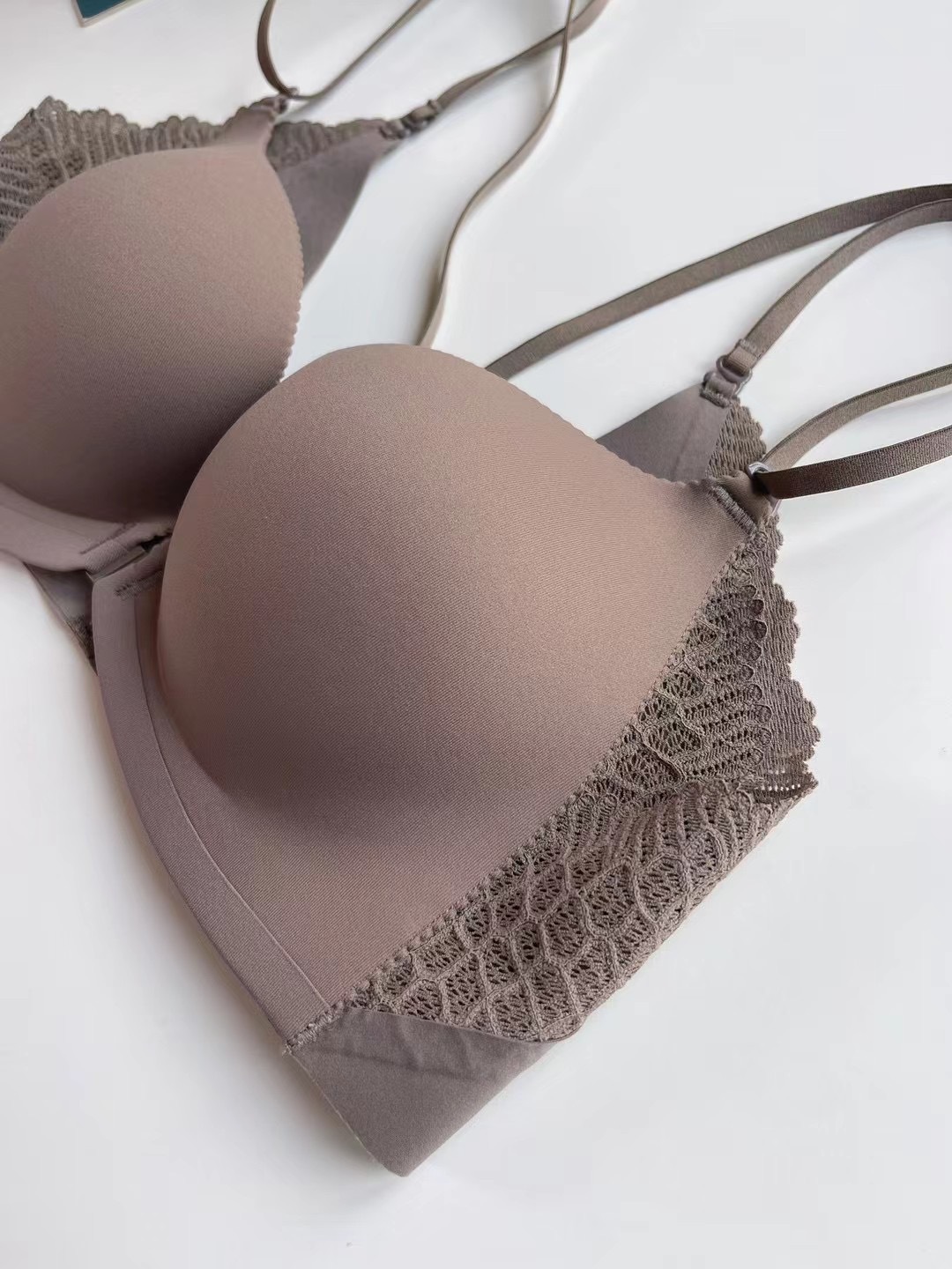 6333 hígado caliente clásico medio grueso Tipo de copa hebilla frontal sin anillo de acero profundo V sexy encaje espalda anti-anillo de acero traje de ropa interior