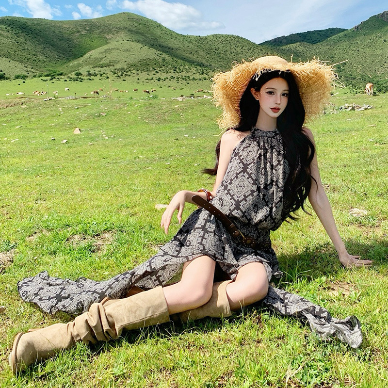 法式复古印花不规则挂脖连衣裙女夏季海边度假风设计感收腰短裙子|undefined