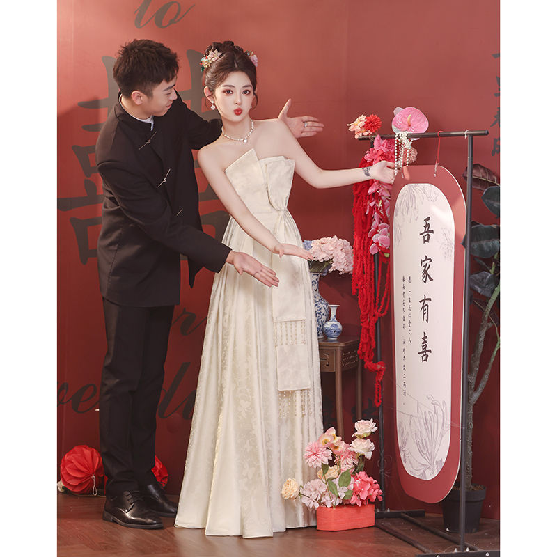 中国風の乾杯ドレスブライダル宴会ドレス 2025 新しいスタイルのドレッシングガウン女性の結婚式の婚約ドレスホームカミング|undefined