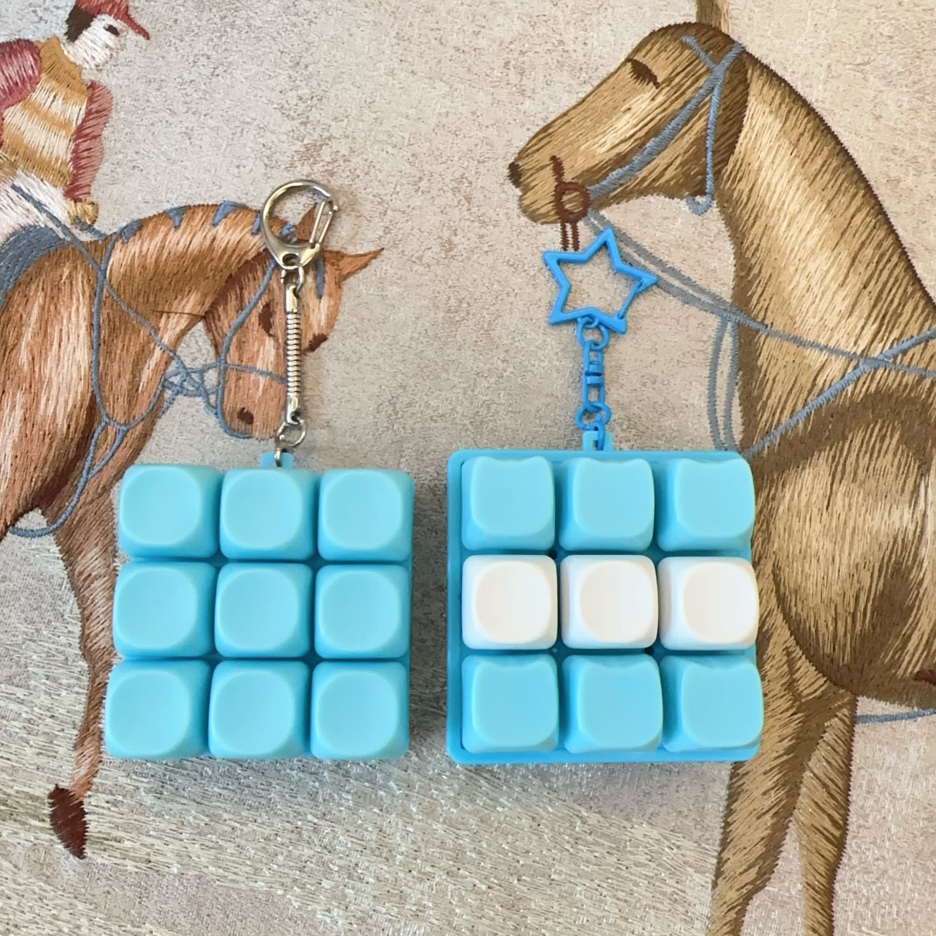 Cross-border Round Cap Decompression Button 9-key Switch Tester Keyboard Cat Keychain Finger Squeeze Stress-relief Toy_voghion.com