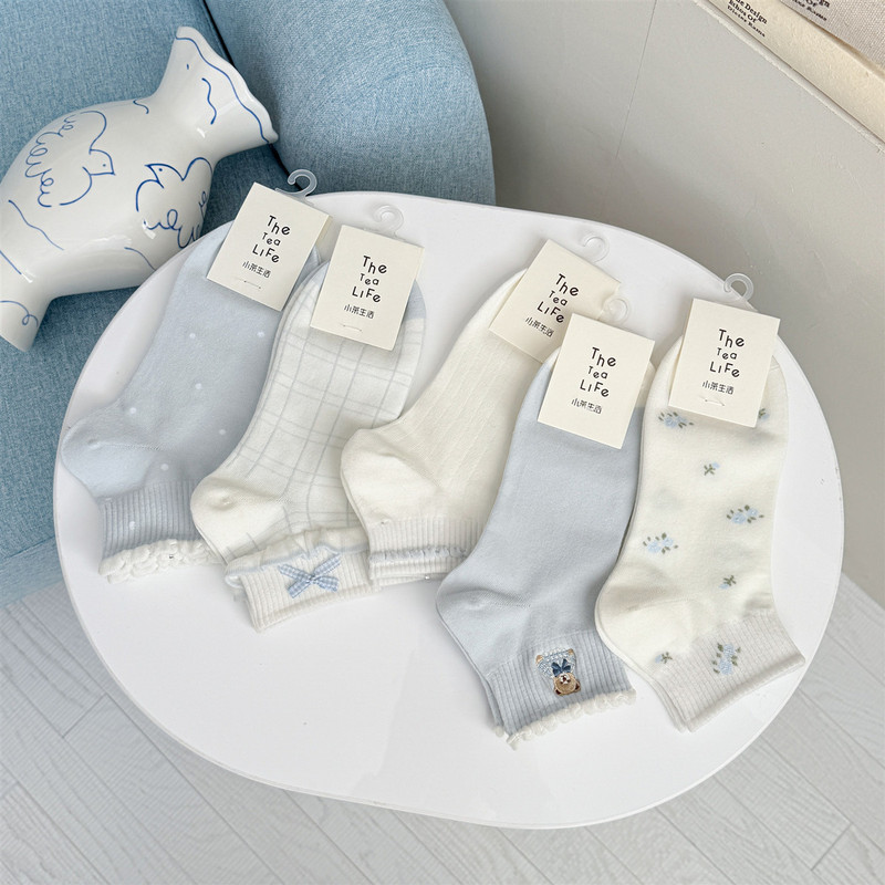 Light Blue Combed Cotton Seamless Cartoon Short Socks for Women, Versatile Academy Style Cotton Ankle Socks