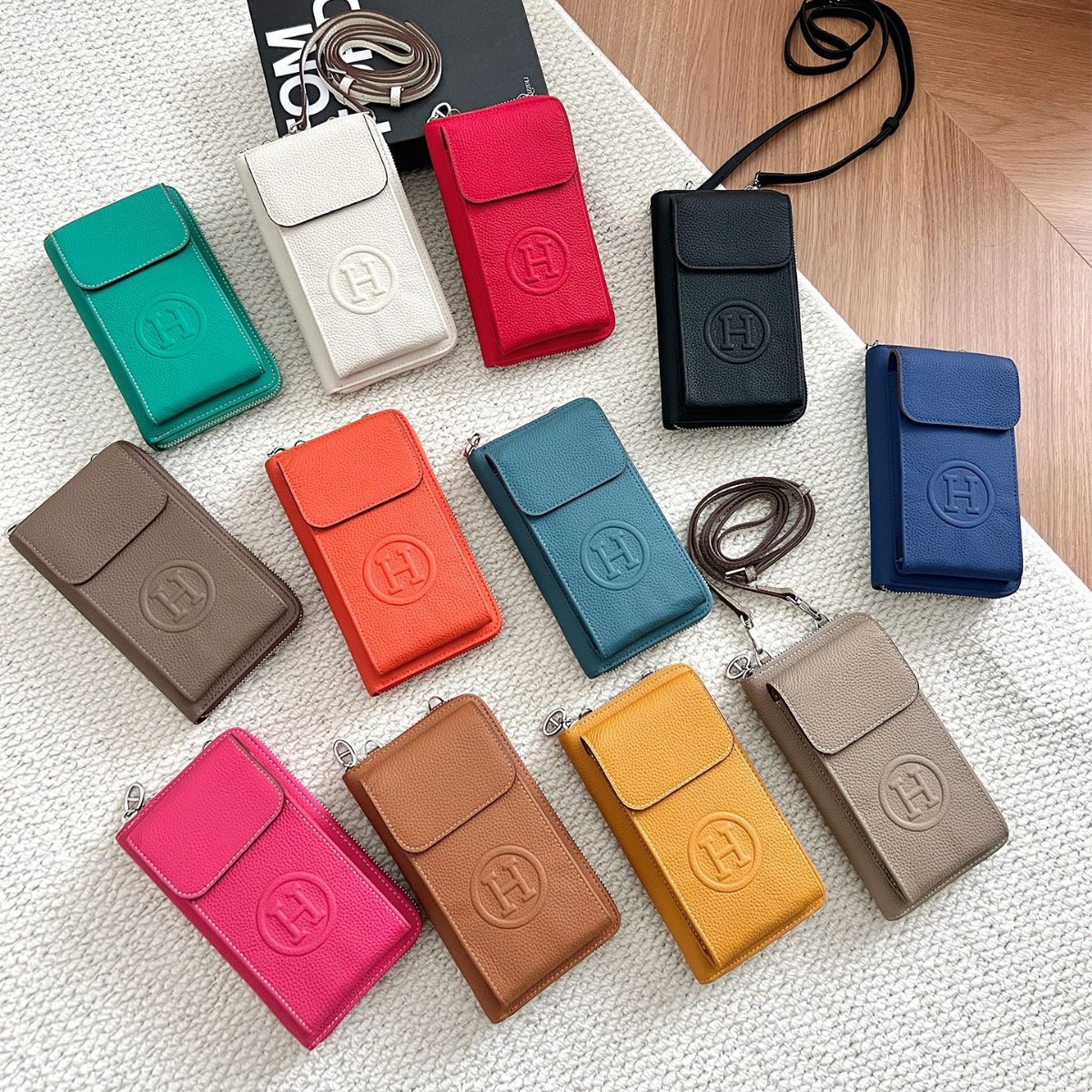 Genuine Leather Mobile Phone Bag for Women 2026 New Style First-Layer Cowhide Ins Fashion Super Popular Crossbody Bag Convenient for Commuting Shoulder Bag