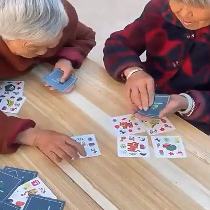 Сумасшедшая игра против пожилых людей против деменции