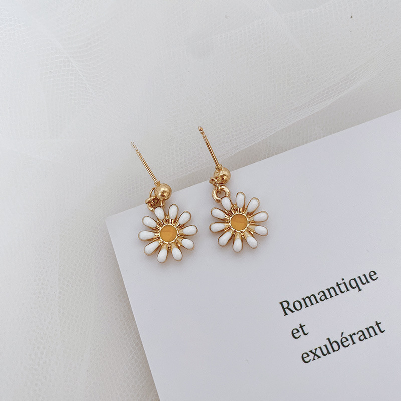 Pendientes de borla simples de Corea del Sur Pendientes de perla de imitación de temperamento de lujo ligero de nicho de alta gama Pendientes de puesto femenino al por mayor