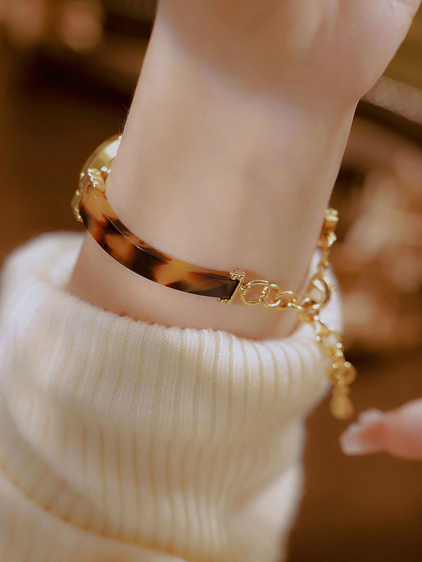 Elegant Simple Style Geometric Jewelry Buckle Quartz Watch Women's Watches display picture 2