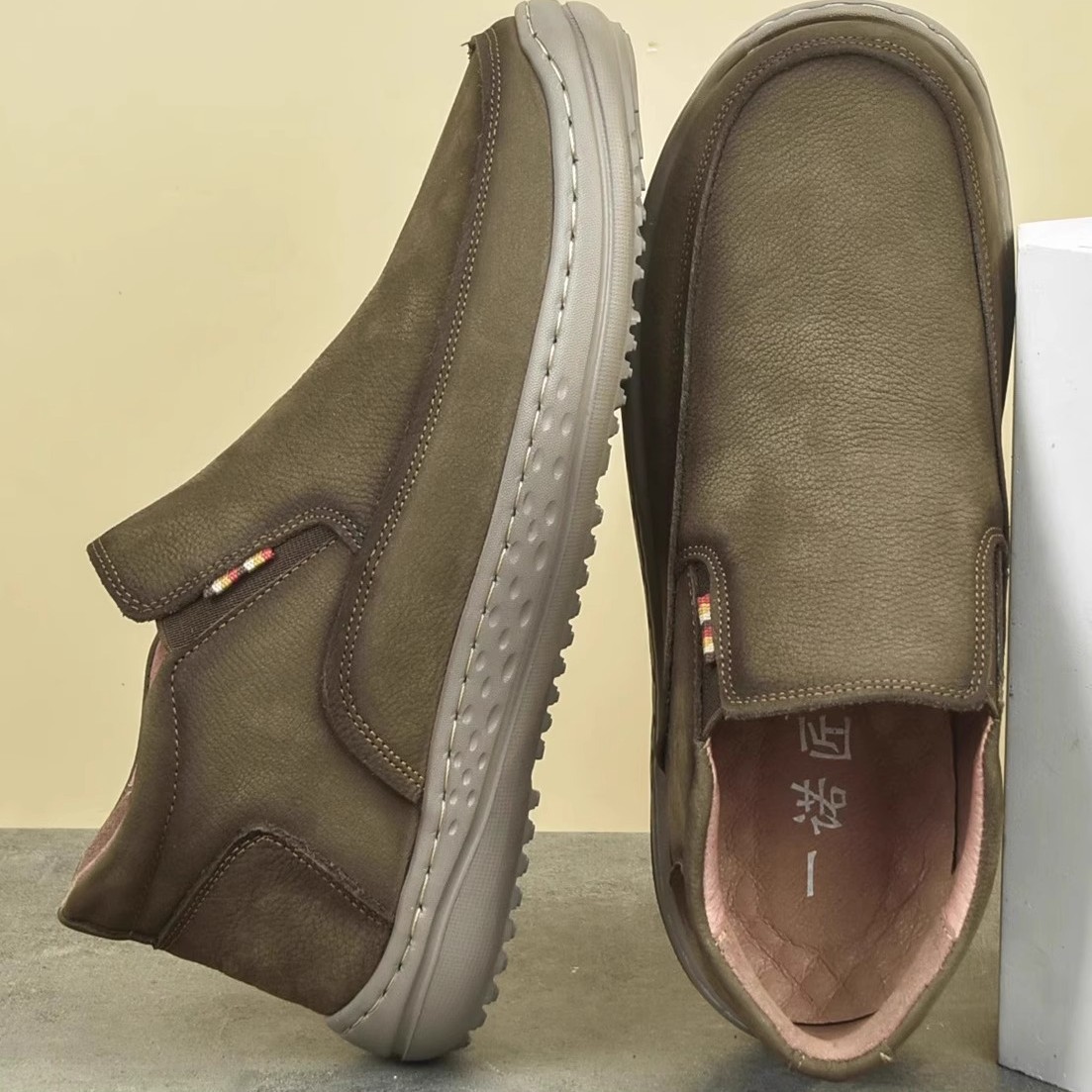 가을과 겨울 중급 남성 신발 슬립 온 통기성 캐주얼 가죽 신발 솔리드 플랫폼 로퍼 빈티지 게으른 신발