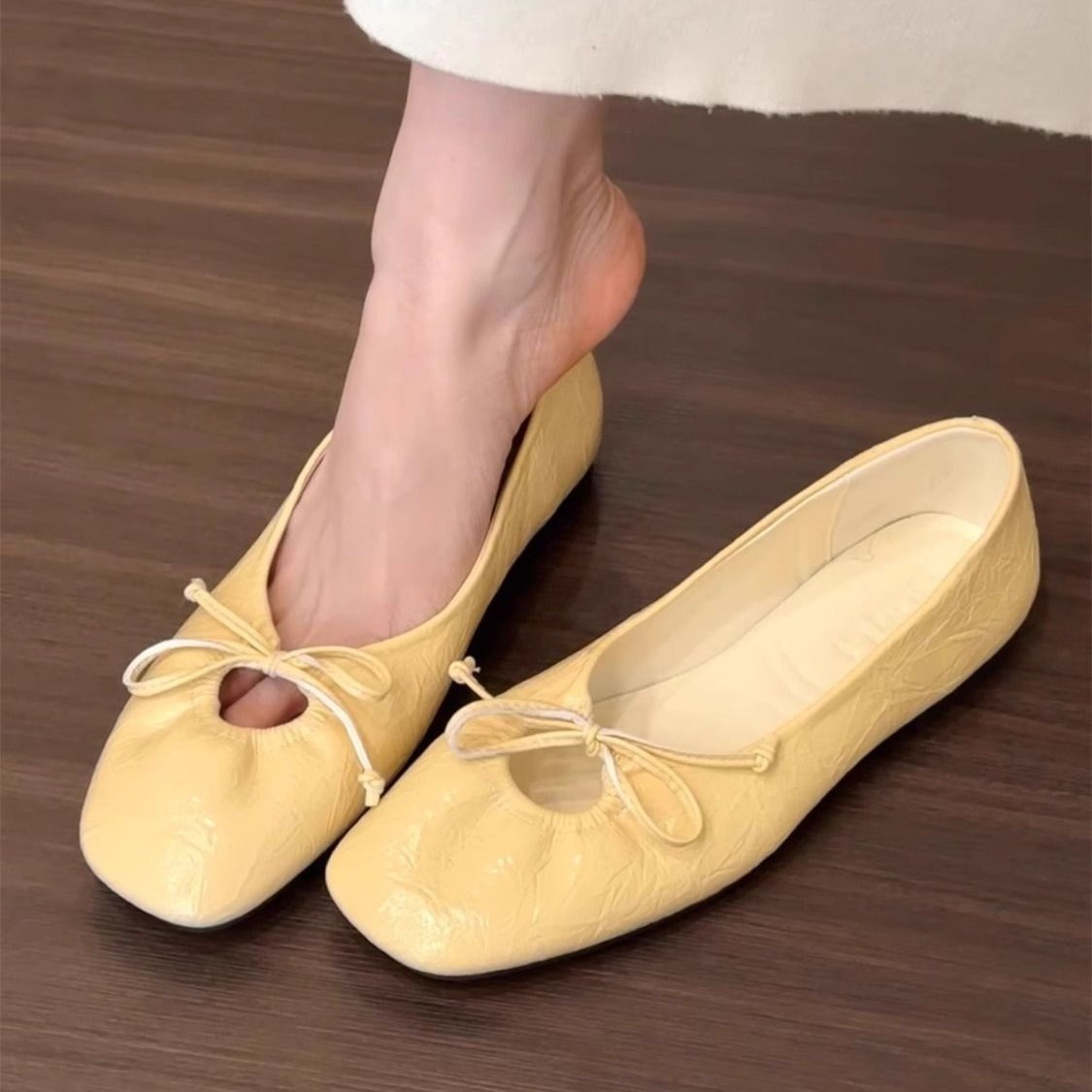 Zapatos de noche suaves franceses planos, zapatos de mujer, 2025 nuevos zapatos de suela suave de primavera con zapatos de abuela con falda.