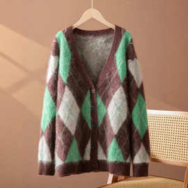 100%纯山羊绒冬季减龄高级感时尚洋气设计感撞色V领菱格拉绒开衫