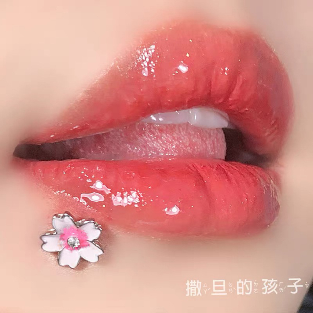 Pointed labret stud close-up product detail