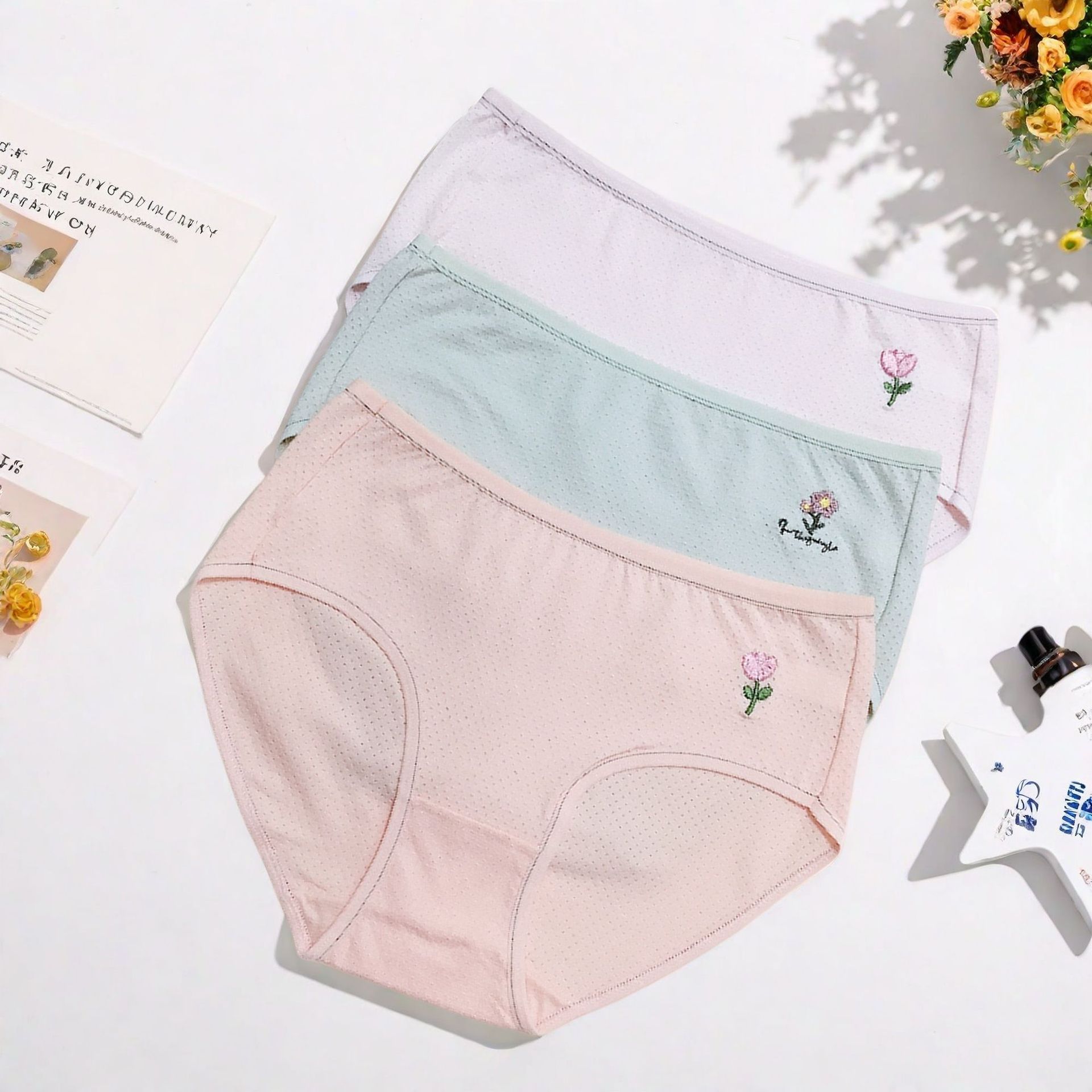 Linda caricatura, leche japonesa, linda chica, ropa interior, algodón, transpirable, cintura media, cadera, calzoncillos para estudiantes al por mayor