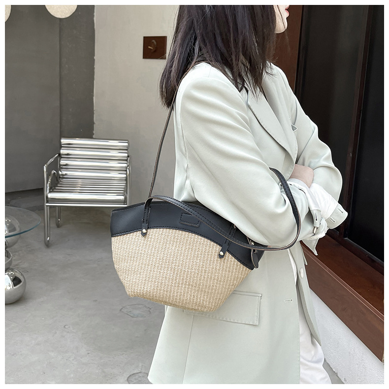 Korean Casual Fashion Straw Woven Portable Handbags display picture 1