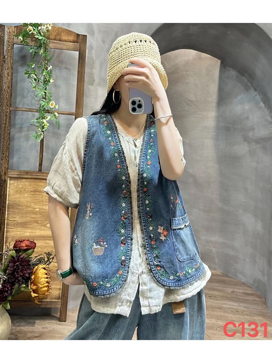Forest-Style Retro Exquisite Small Flower Embroidery Vest for Women, New Spring and Summer Loose Slimming Denim Trendy Versatile Sleeveless Jacket
