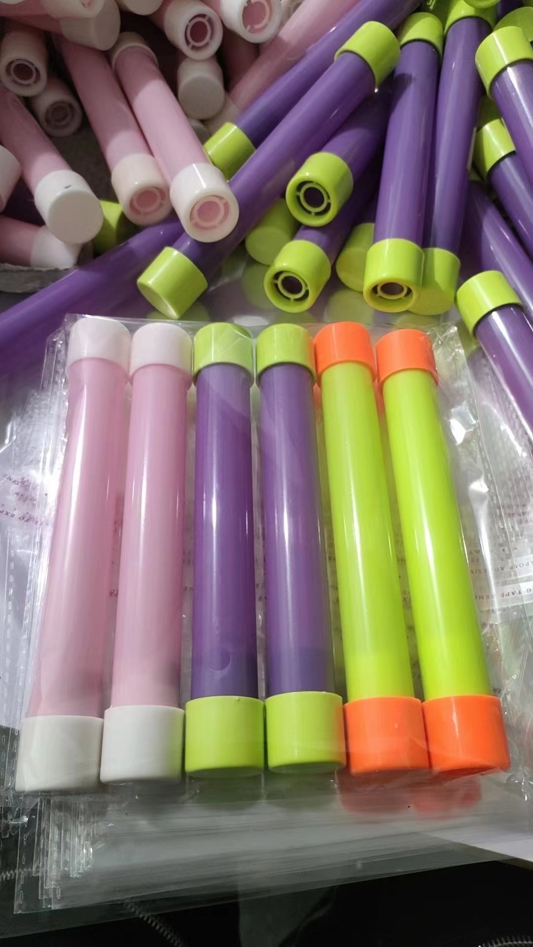 Mercado nocturno tienda departamental pequeño anillo de productos básicos puestos de venta al por mayor niños en línea explosión brillante Yiwu juguetes pequeños