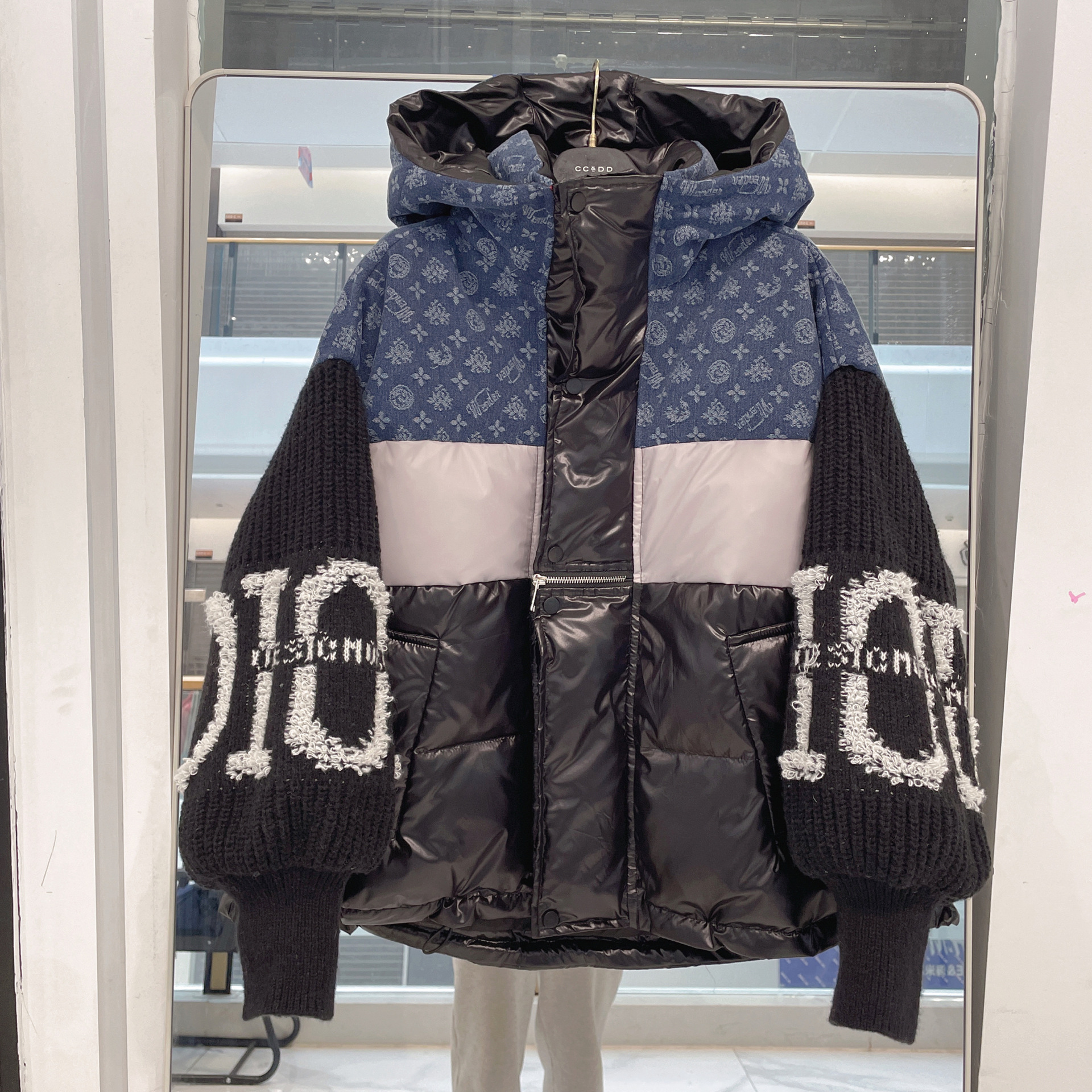 欧洲站新款潮牌牛仔拼接连帽羽绒服女针织袖字母花加厚白鸭绒外套