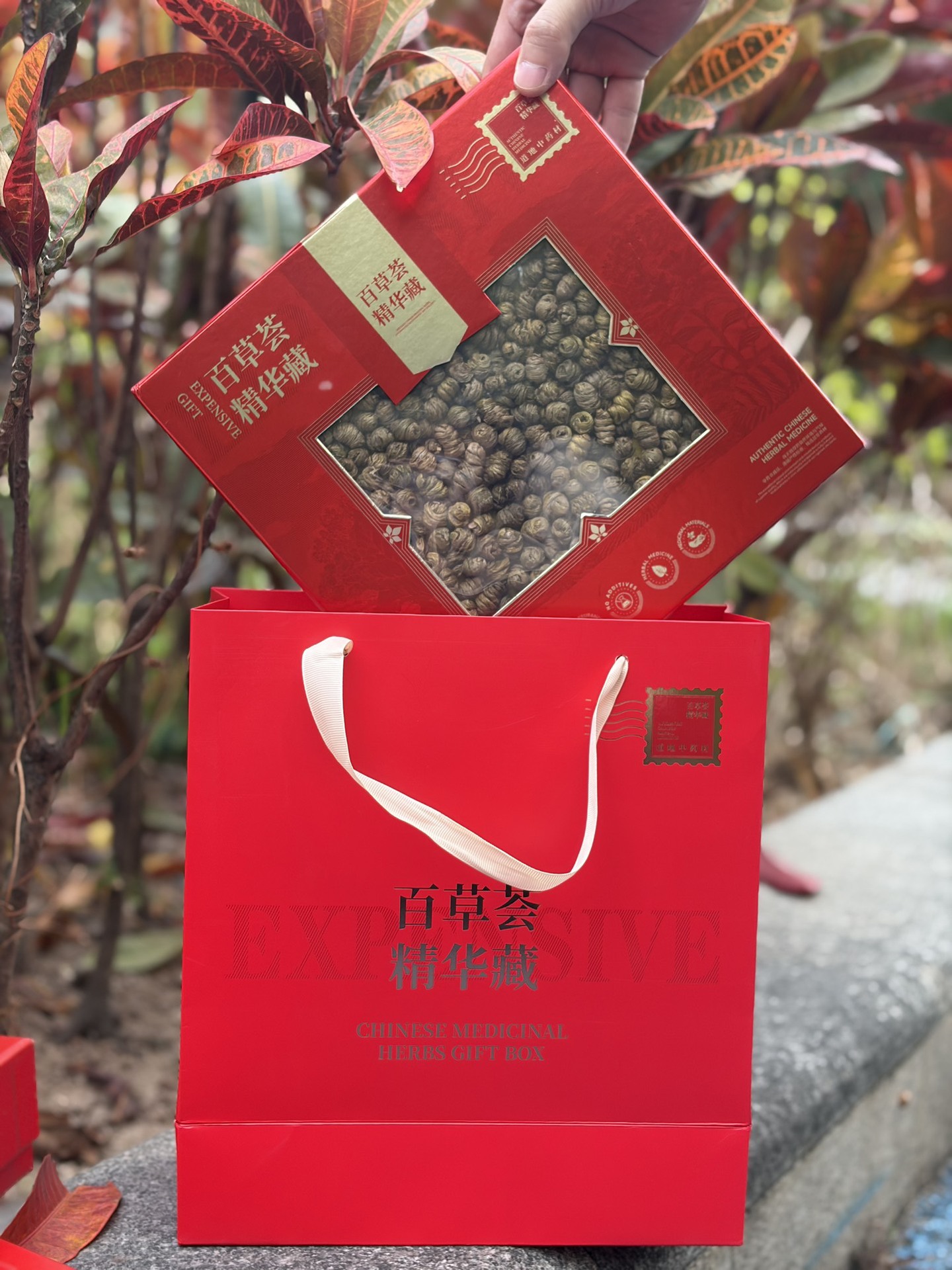 Dried Dendrobium Gift Box Shi Hu 150g Premium Tiepi Fengdou Herbal Wellness Gift in use