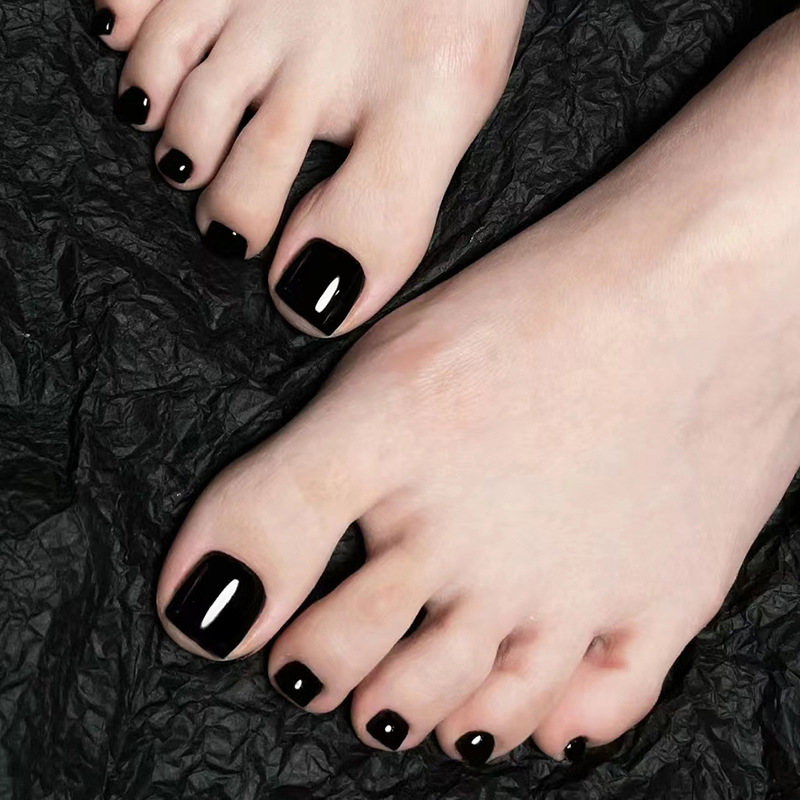 Cool Black Glossy Shiny Toenail Tips for a Fair-Skinned Look, Ins Style Versatile Nail Art Tips for Hot Girls Cool Black Glossy Shiny Toenail Tips for a Fair-Skinned Look, Ins Style Versatile Nail Art Tips for Hot Girls