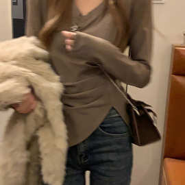 秋冬新款修身显瘦小众设计感内搭V领打底衫女辣妹不规则上衣服女