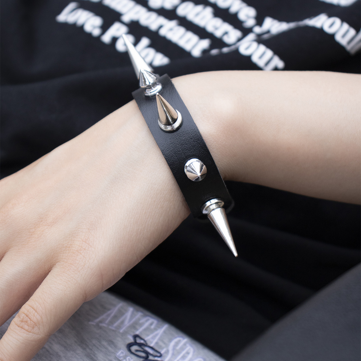 Cross-Border Popular Punk Jewelry European and American Punk Style Single Row Spike Leather Bracelet Personalized Trendy Rock Men's Bracelet