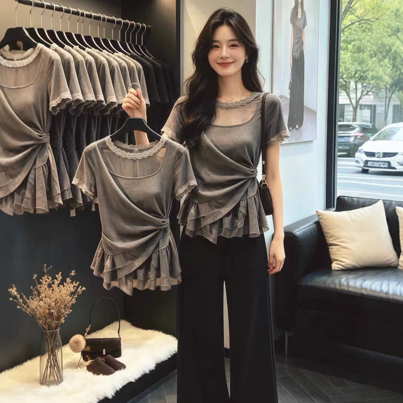 Plus-Size Gray Short-Sleeve Lace Patchwork T-Shirt for Women, Summer Design with a Cinched Waist and Regular Shoulders