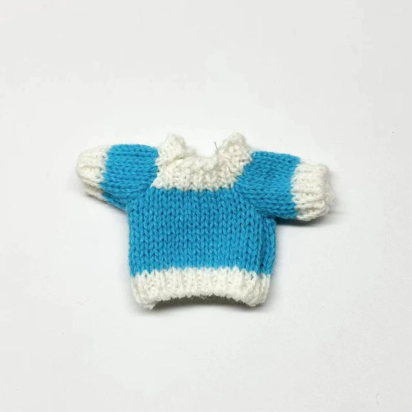 White edge blue sweater