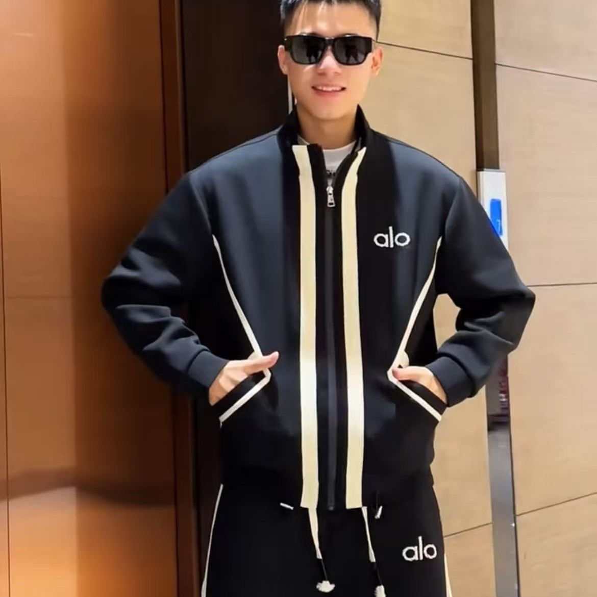 Otoño aire capa de moda letras cremallera chaqueta de cuello suelta pantalones rectos versátiles conjunto de empalme a rayas estadounidenses