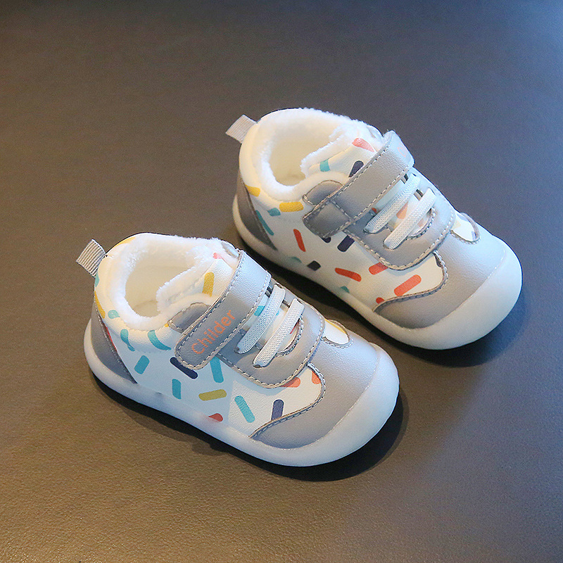 Zapatos para niños 2023 zapatos de bebé de estilo coreano de invierno zapatos de niño de fondo suave con forro polar Velcro niños y niñas zapatos de bebé dos zapatos de algodón