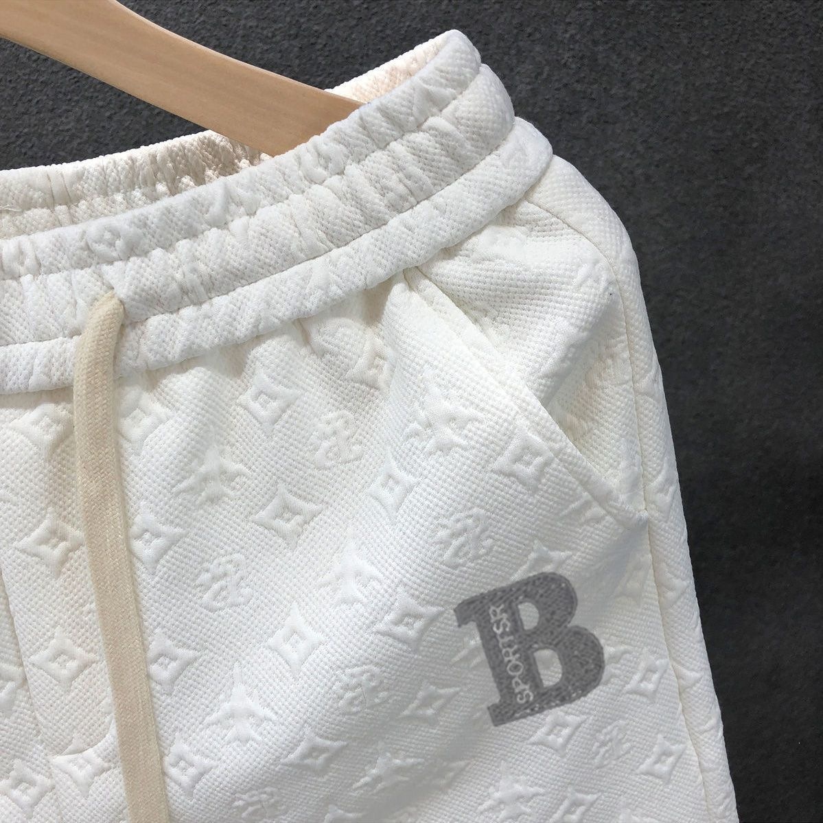 Men's High-End Summer Casual Shorts Trendy Brand Affordable Luxury For Beach Sports And Running Mid Waist Loose Fit Drawstring_viptrois.com