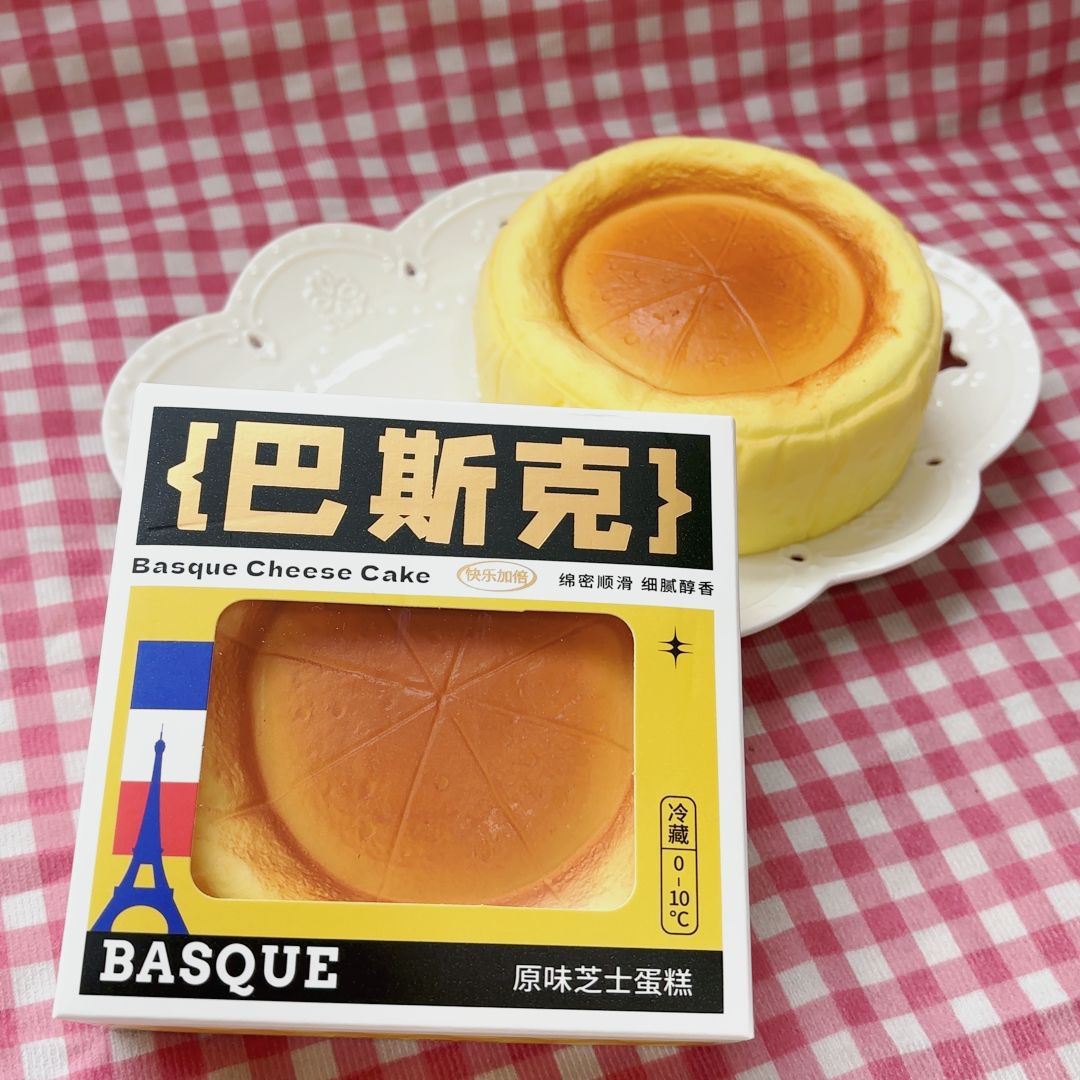 느린 리바운드의 젖은 부드러운 스바크 케이크 1개